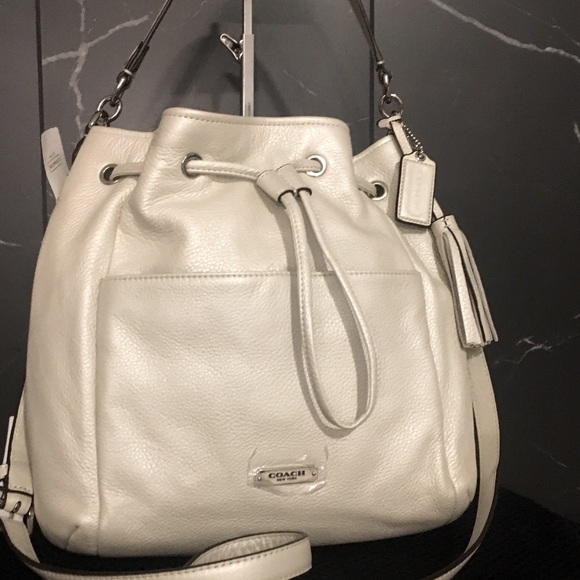 Coach Handbags - NWT Coach Avery Drawstring